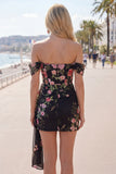 Robe noire bodycon, moulante à fleurs de fin d’année, avec une écharpe