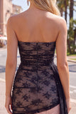 Robe de bal noire body-moulante à perles froncées et ceinture