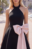 Robe de rentrée courte de rentrée à col nu rose rose avec un grand nœud