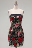 Robe bodycon moulante noire brodée en rose rouge sans bretelles