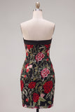 Robe bodycon moulante noire brodée en rose rouge sans bretelles