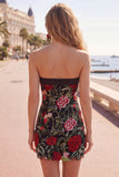 Robe bodycon moulante noire brodée en rose rouge sans bretelles