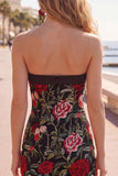 Robe bodycon moulante noire brodée en rose rouge sans bretelles