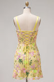 Robe de rentrée jaune bodycon, brodée à fleurs et volants, avec dentelle dans le dos