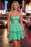 Robe de fin d’année à la maison verte métallique en ligne A plissée et découpée