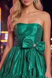 Robe de bal sans bretelles vert foncé à volants en A avec nœud