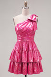 Robe de bal à la maison à nœuds fuchsia fuchsia en ligne métallique à niveaux froncés sur une épaule avec un nœud