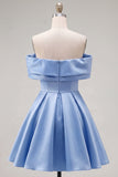 Robe bleue de fin d’année en satin froncée sur les épaules avec perles
