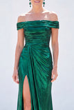 Robe longue de la mère de la mariée en métal sirène vert foncé sur les épaules dénudée, avec fente
