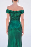 Robe longue de la mère de la mariée en métal sirène vert foncé sur les épaules dénudée, avec fente