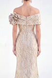 Robe longue de mère de la mariée sirène dorée aux épaules dénudées, avec des fleurs 3D
