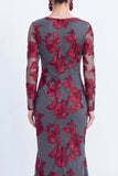 Robe longue de mère de la mariée à col bateau noir sirène avec une longue robe de la mariée avec broderies