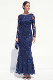 Robe longue de mère de la mariée à col bateau noir sirène avec une longue robe de la mariée avec broderies