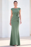Robe longue de mère de la mariée à col marteleux sirène sirène fûchée et fleurie, manches bonnes.