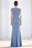 Robe longue de mère de la mariée à col marteleux sirène sirène fûchée et fleurie, manches bonnes.