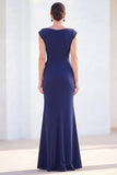 Robe longue de mère de la mariée à col marteleux sirène sirène fûchée et fleurie, manches bonnes.