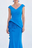 Robe de mère de la mariée en sirène fleurie bleue, col en V et longue, manches courtes