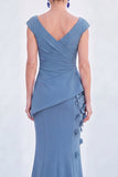 Robe de mère de la mariée en sirène fleurie bleue, col en V et longue, manches courtes