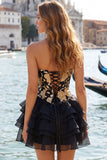 Robe de rentrée à étages fleurie A-line dorée et noire Sweetheart avec dentelle dans le dos