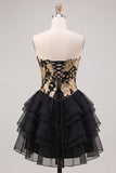 Robe de rentrée à étages fleurie A-line dorée et noire Sweetheart avec dentelle dans le dos