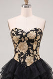 Robe de rentrée à étages fleurie A-line dorée et noire Sweetheart avec dentelle dans le dos