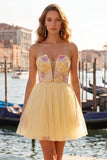Robe courte de rentrée à la maison brodée fleuri, sans bretelles jaune