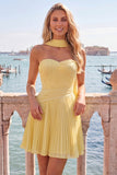 Robe de fin d’année jaune A-line, sans bretelles plissées, plissées et foulard, avec écharpe au col