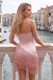 Robe courte de rentrée à la maison avec bretelles courtes en satin fuchsia bodycon bretelles