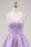 Robe courte de rentrée à la maison Lilas A-Line à décolleté en V à niveaux perlé avec dentelle dans le dos