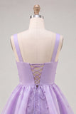 Robe courte de rentrée à la maison Lilas A-Line à décolleté en V à niveaux perlé avec dentelle dans le dos