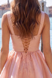 Robe courte de rentrée à la maison Lilas A-Line à décolleté en V à niveaux perlé avec dentelle dans le dos