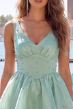 Robe courte de rentrée à la maison Lilas A-Line à décolleté en V à niveaux perlé avec dentelle dans le dos