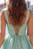 Robe courte de rentrée à la maison Lilas A-Line à décolleté en V à niveaux perlé avec dentelle dans le dos