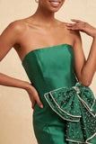 Robe de bal de la rentrée avec un nœud body-moulant vert foncé en dentelle perlée avec un nœud à la taille