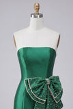 Robe de bal de la rentrée avec un nœud body-moulant vert foncé en dentelle perlée avec un nœud à la taille