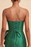 Robe de bal de la rentrée avec un nœud body-moulant vert foncé en dentelle perlée avec un nœud à la taille