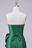 Robe de bal de la rentrée avec un nœud body-moulant vert foncé en dentelle perlée avec un nœud à la taille
