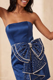 Robe de bal de la rentrée avec un nœud body-moulant vert foncé en dentelle perlée avec un nœud à la taille