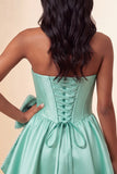 Robe de rentrée A-line en satin vert menthe sans bretelles en dentelle relevée dans le dos, corset de rentrée avec nœud