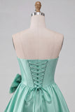 Robe de rentrée A-line en satin vert menthe sans bretelles en dentelle relevée dans le dos, corset de rentrée avec nœud