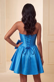 Robe de rentrée A-line en satin vert menthe sans bretelles en dentelle relevée dans le dos, corset de rentrée avec nœud