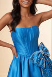 Robe de rentrée A-line en satin vert menthe sans bretelles en dentelle relevée dans le dos, corset de rentrée avec nœud