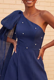 Robe de fin d’année bleu foncé en ligne A à une épaule avec cape latérale