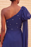 Robe de fin d’année bleu foncé en ligne A à une épaule avec cape latérale