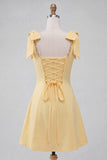 Robe de bal de la rentrée jaune clair à bretelles à perles et dentelle dans le dos