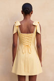 Robe de bal de la rentrée jaune clair à bretelles à perles et dentelle dans le dos