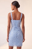 Robe de la rentrée à la maison avec des cols carrés bleu ciel, paillettes en dentelle relevée,