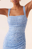 Robe de la rentrée à la maison avec des cols carrés bleu ciel, paillettes en dentelle relevée,