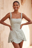 Robe de rentrée à la maison avec un nœud de rentrée carrée sauge poussiéreuse à col carré jacquard en dentelle florale dans le dos