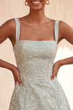 Robe de rentrée à la maison avec un nœud de rentrée carrée sauge poussiéreuse à col carré jacquard en dentelle florale dans le dos